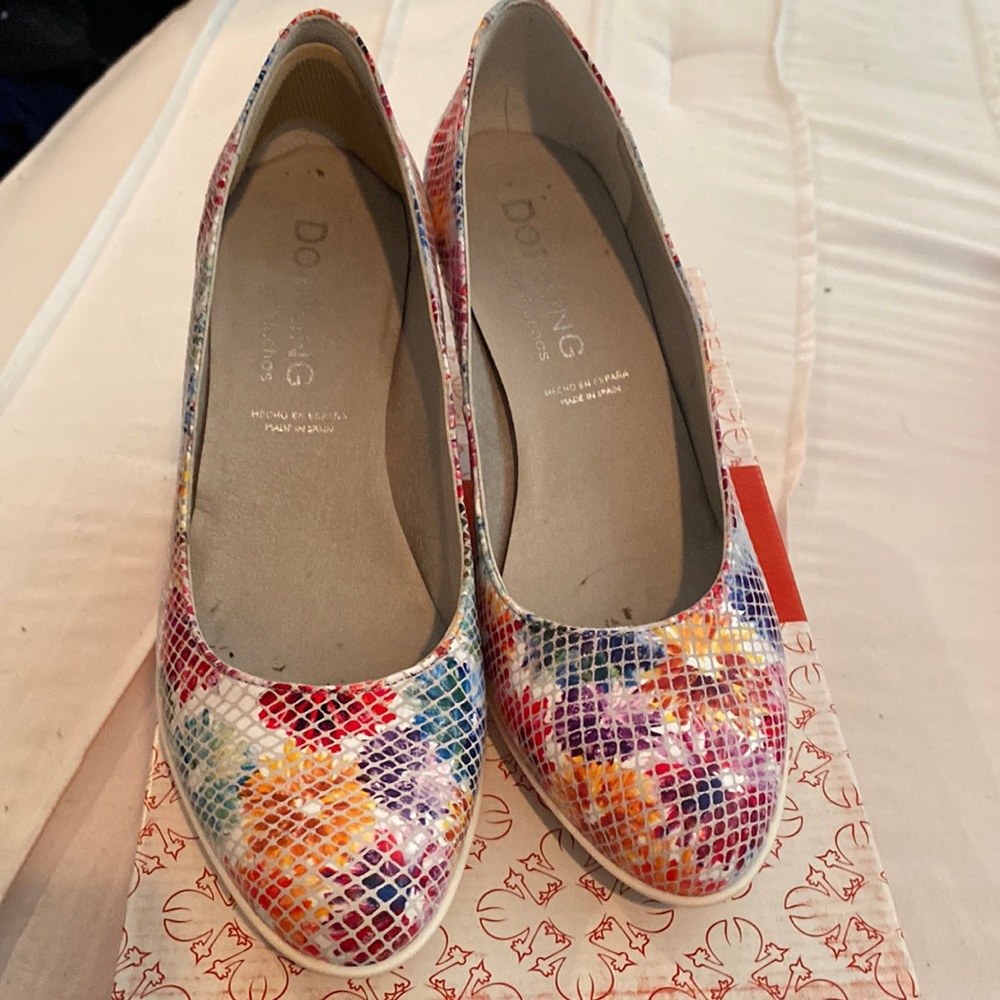 DorKing By Fluchos Leather Pumps Size 38 multi flower rainbow of colors